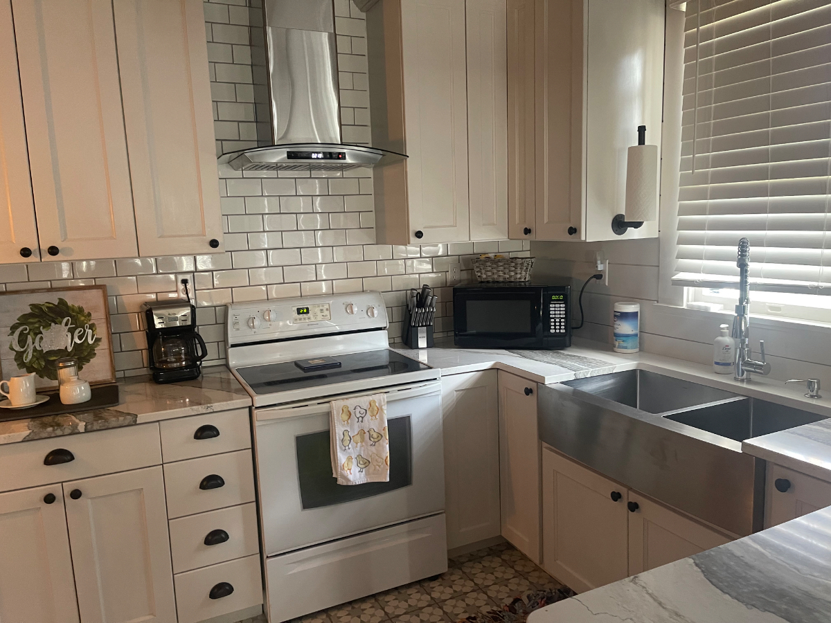 Beautifully Remodeled 2-Bedroom Home Near Downtown - Photo 2