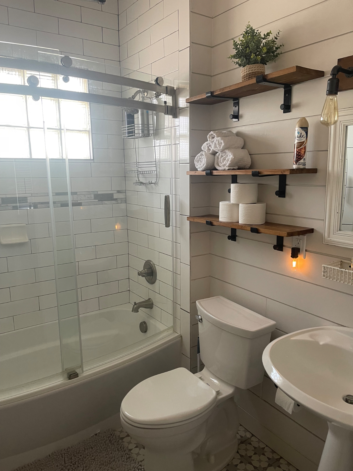 Beautifully Remodeled 2-Bedroom Home Near Downtown - Photo 4