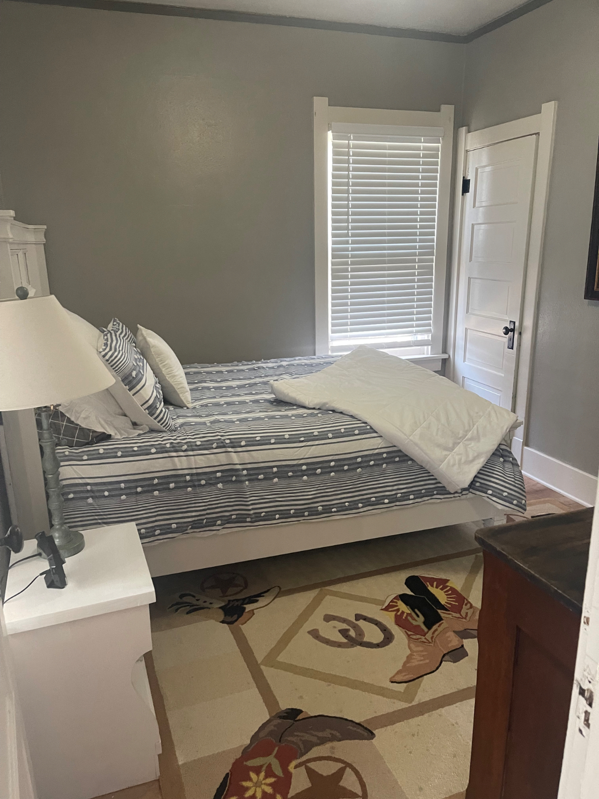Beautifully Remodeled 2-Bedroom Home Near Downtown - Photo 9