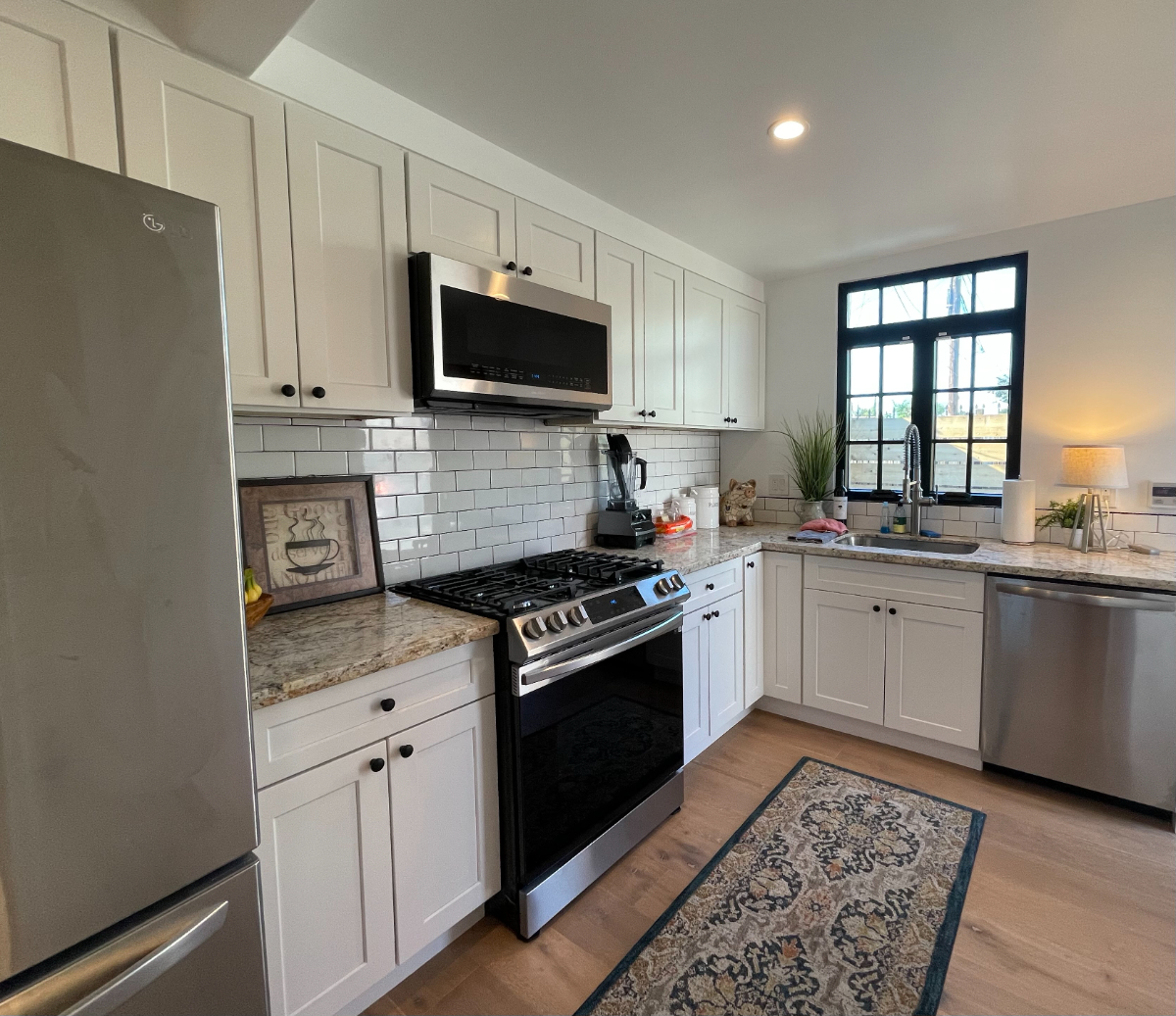 One Bedroom Plus Den in West Adams - Photo 2