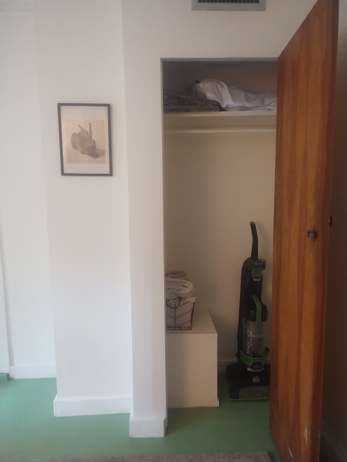 Cozy one bedroom apartment with private entrance - Photo 9