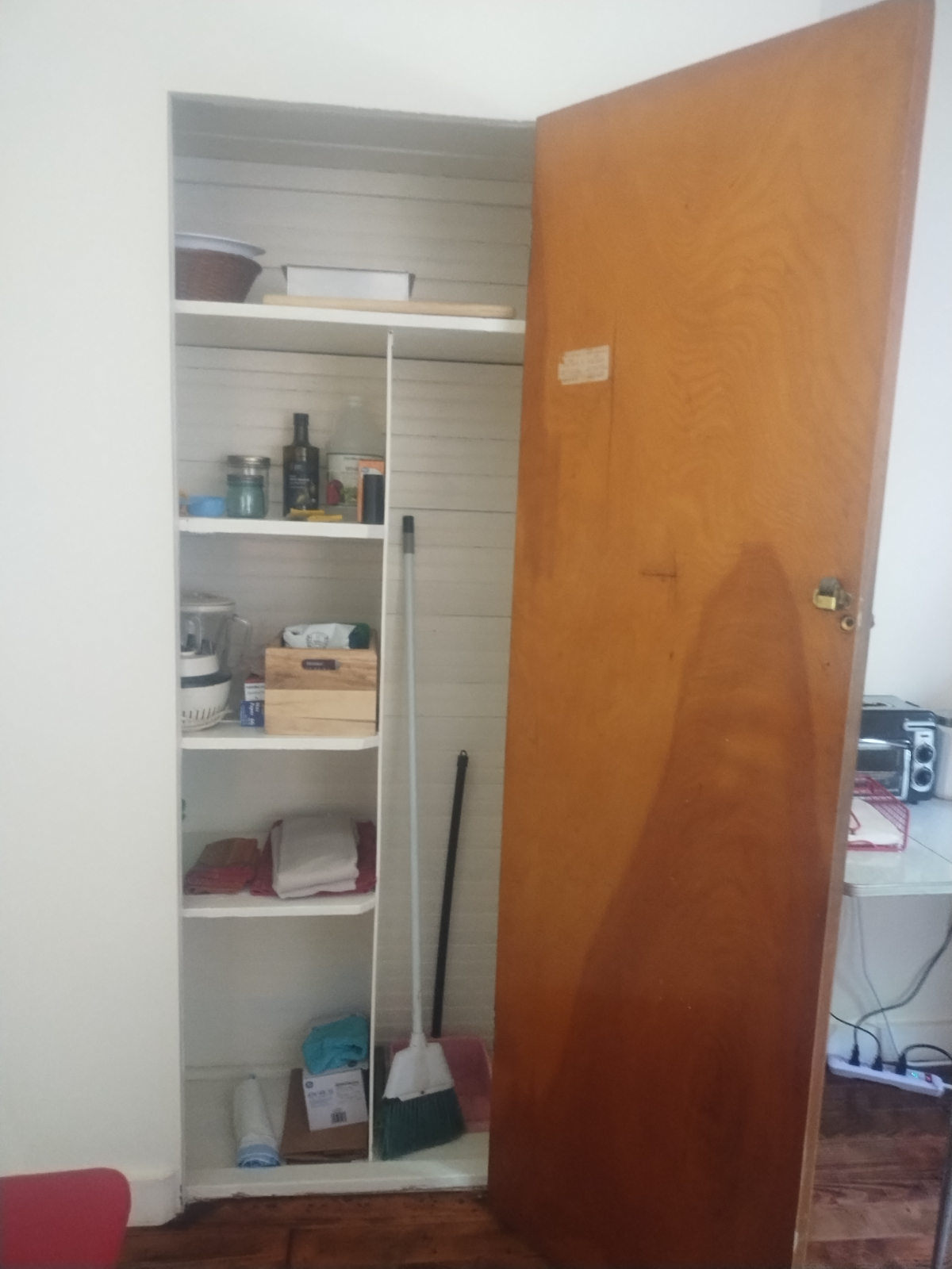 Cozy one bedroom apartment with private entrance - Photo 10