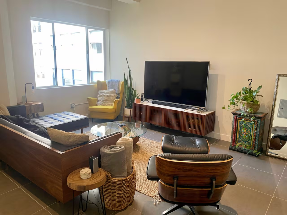 Spacious Modern Downtown LA Condo with Rooftop Amenities - Photo 2