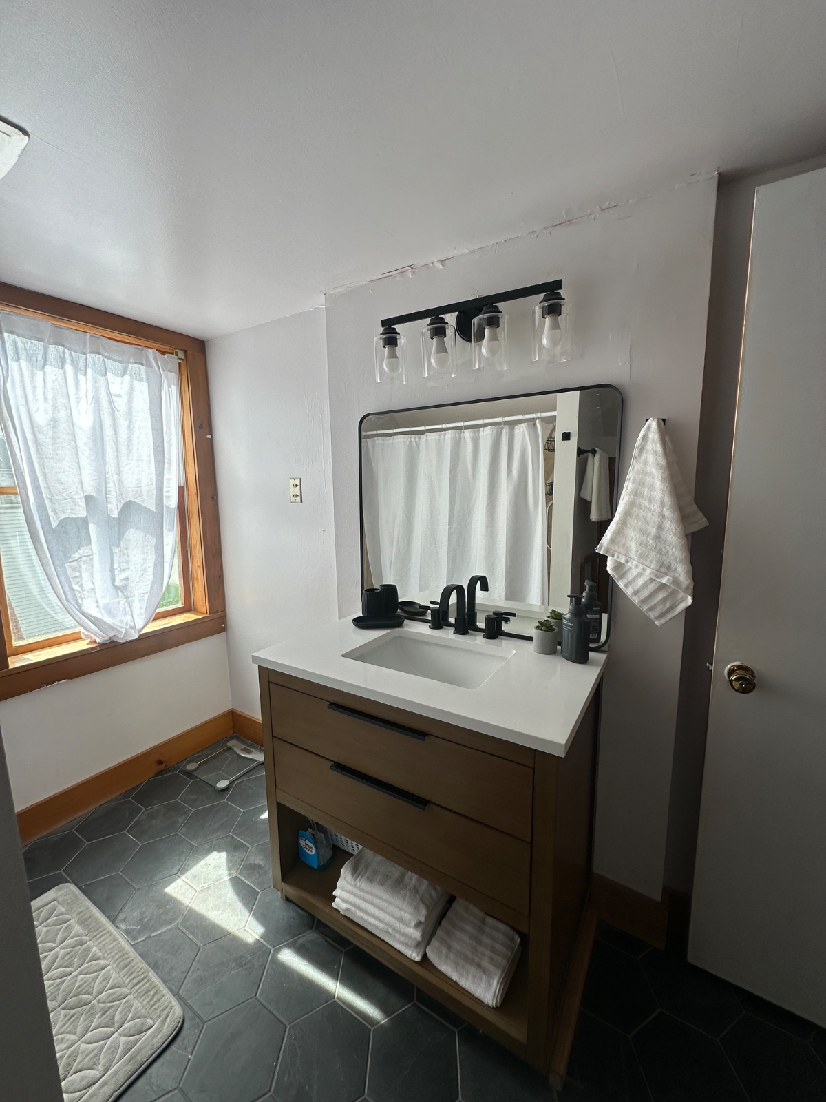 Rustic home in northfield - Photo 3