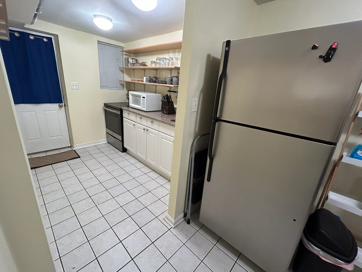 Comfy studio in leafy Glover Park - best of all worlds location near hospitals, restaurants, shops a - Photo 2