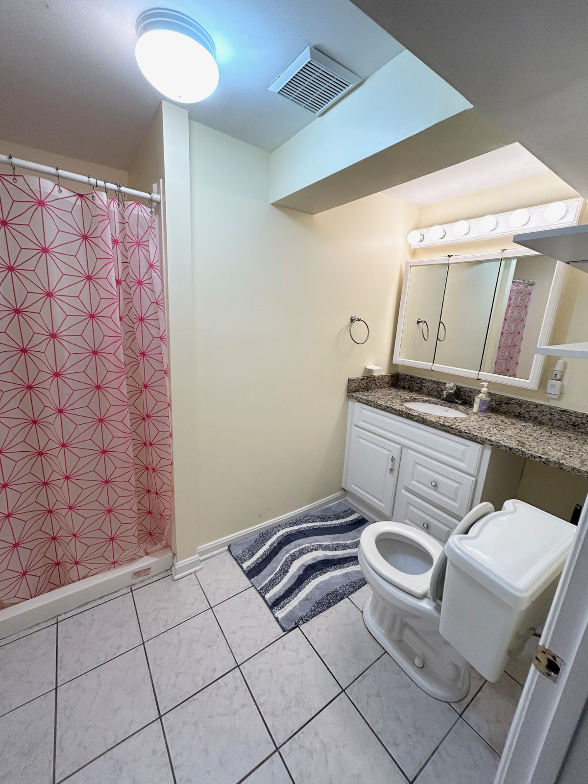 Comfy studio in leafy Glover Park - best of all worlds location near hospitals, restaurants, shops a - Photo 4