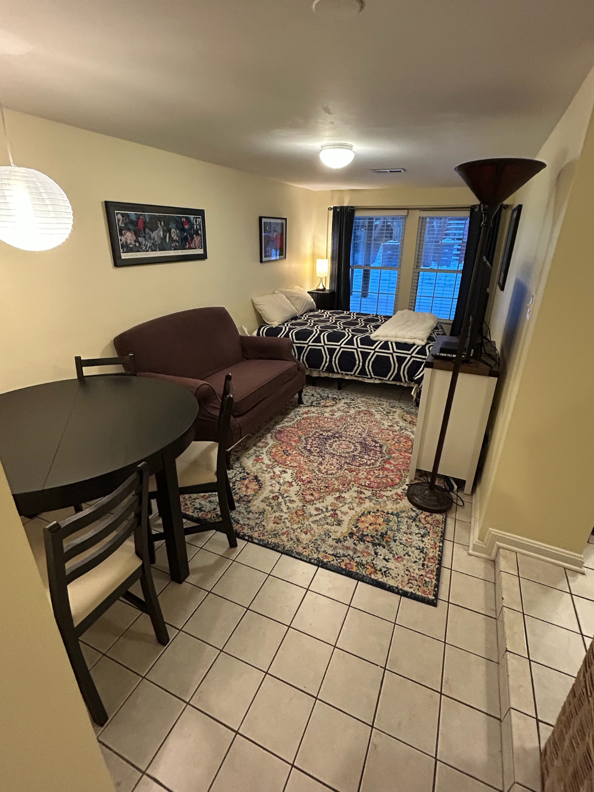 Comfy studio in leafy Glover Park - best of all worlds location near hospitals, restaurants, shops a - Photo 7
