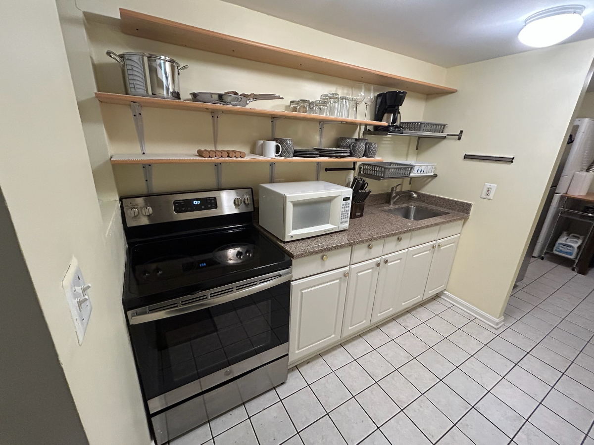 Comfy studio in leafy Glover Park - best of all worlds location near hospitals, restaurants, shops a - Photo 11