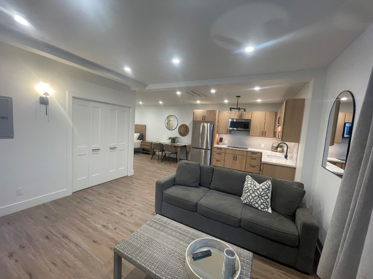 Spacious New Modern Unit - Beautiful Neighborhood - Photo 2