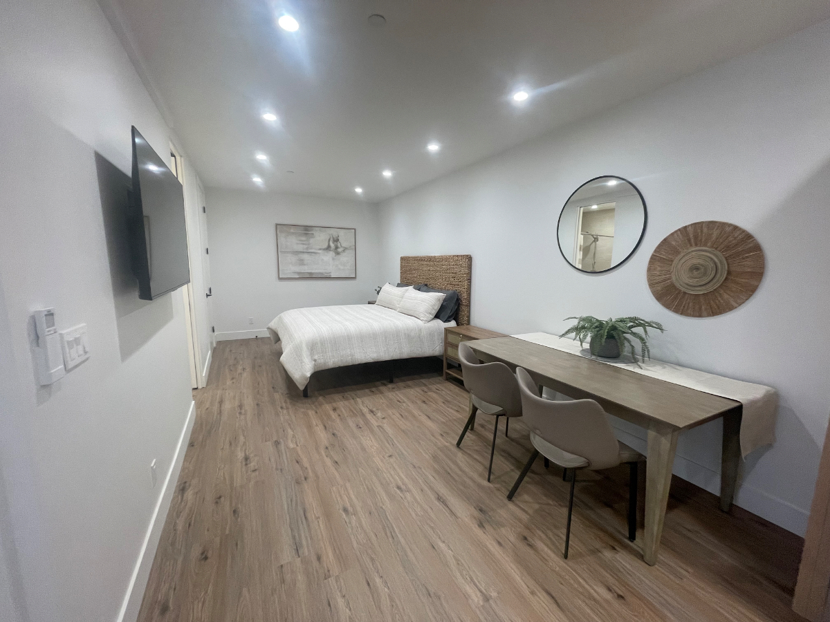 Spacious New Modern Unit - Beautiful Neighborhood - Photo 3