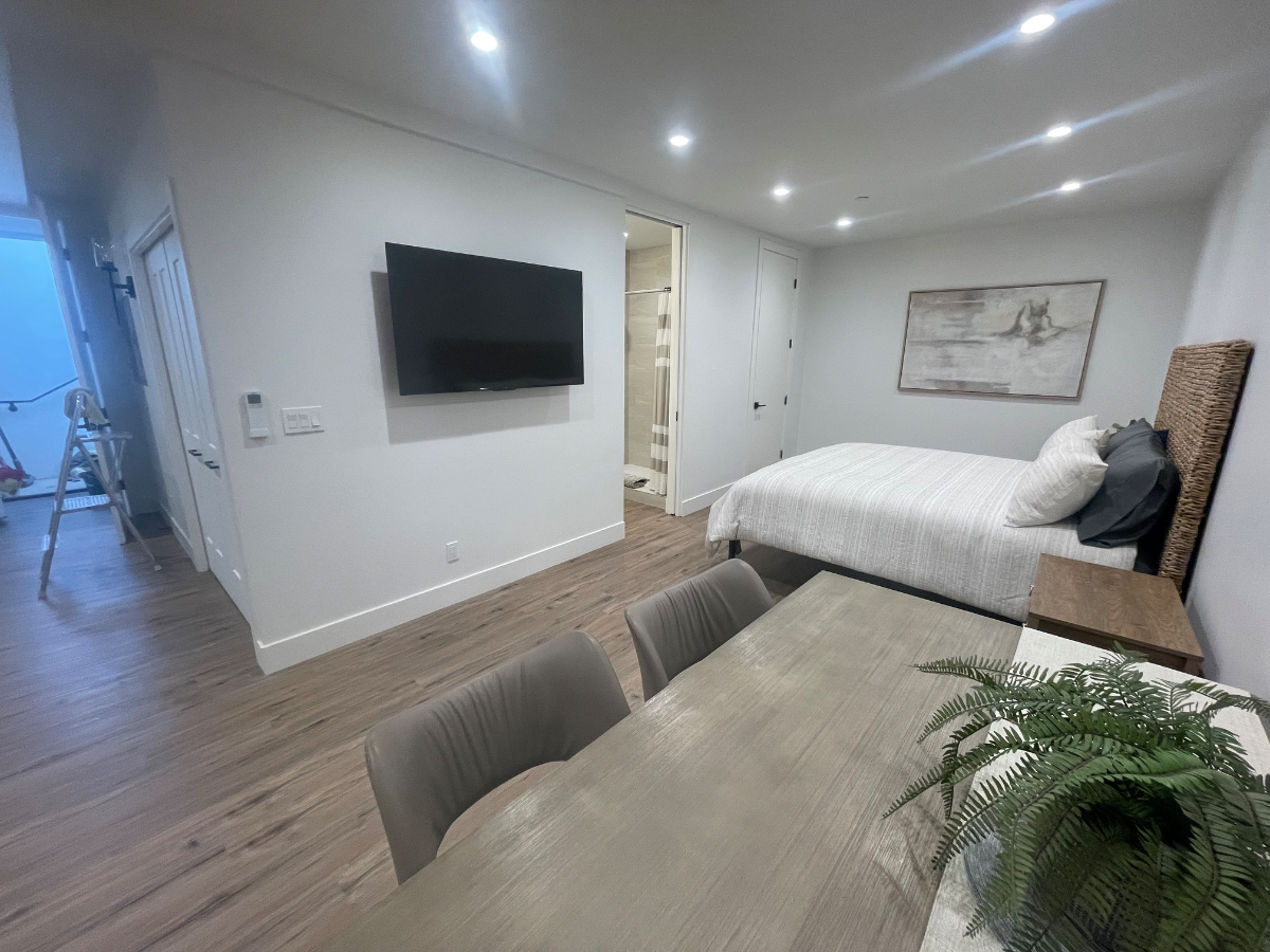 Spacious New Modern Unit - Beautiful Neighborhood - Photo 4