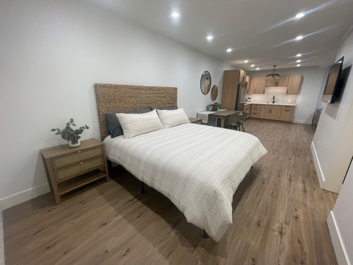 Spacious New Modern Unit - Beautiful Neighborhood - Photo 5