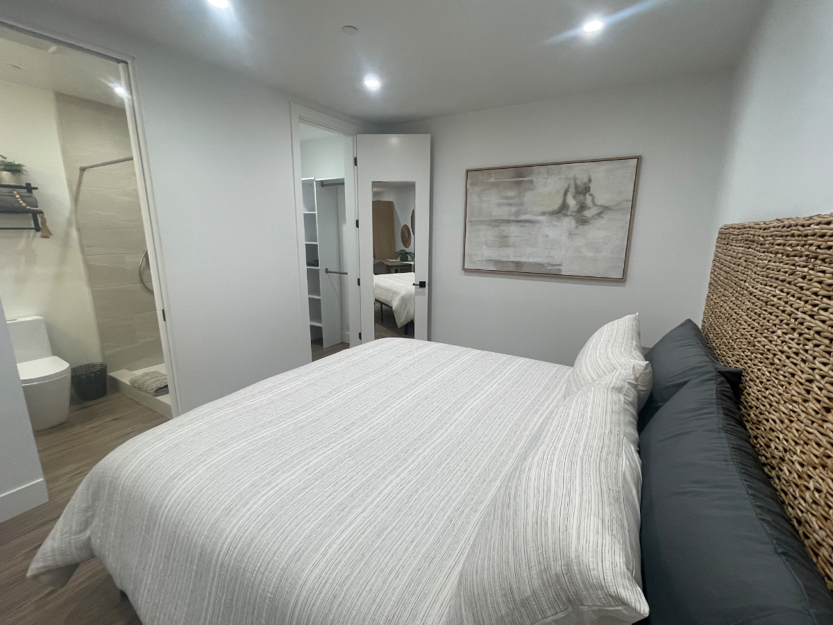 Spacious New Modern Unit - Beautiful Neighborhood - Photo 6