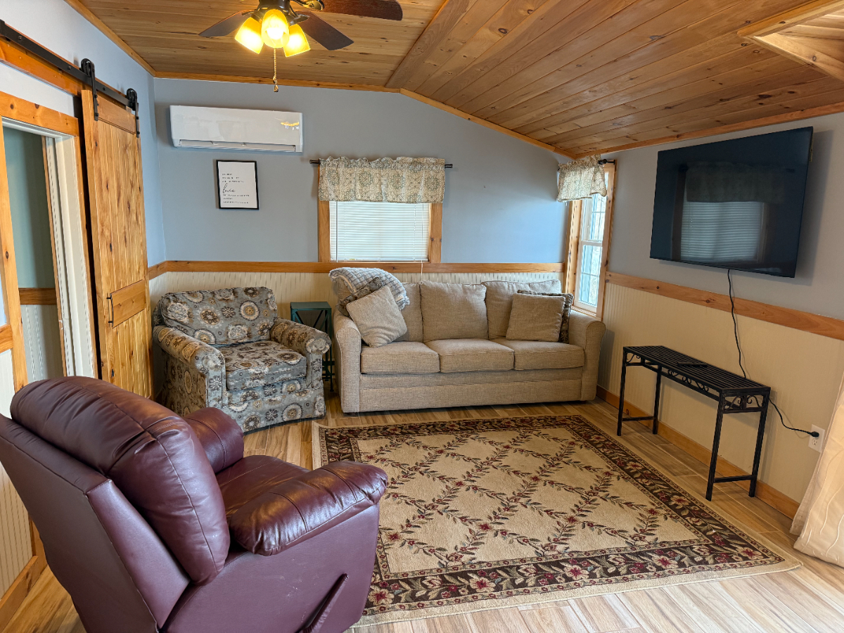 Lakefront Cottage on Lake Champlain - 15 minutes from downtown Plattsburgh - Photo 3