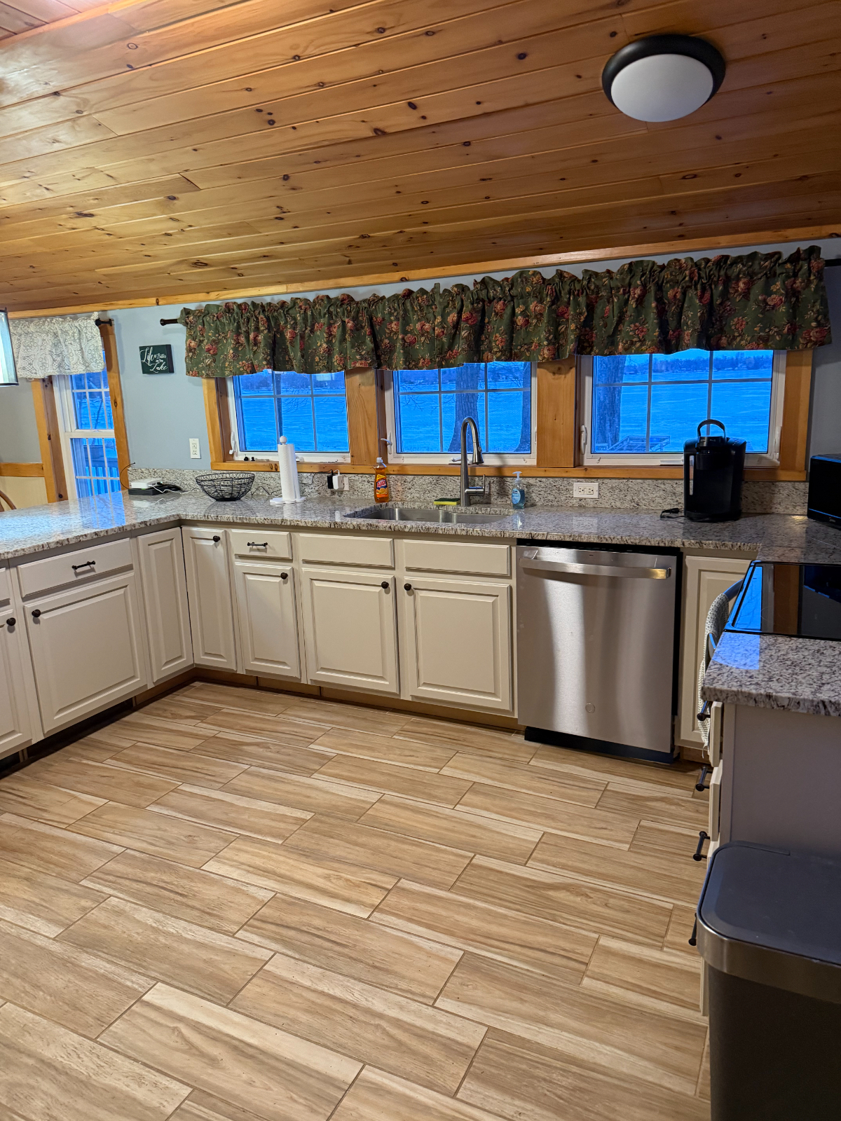 Lakefront Cottage on Lake Champlain - 15 minutes from downtown Plattsburgh - Photo 7