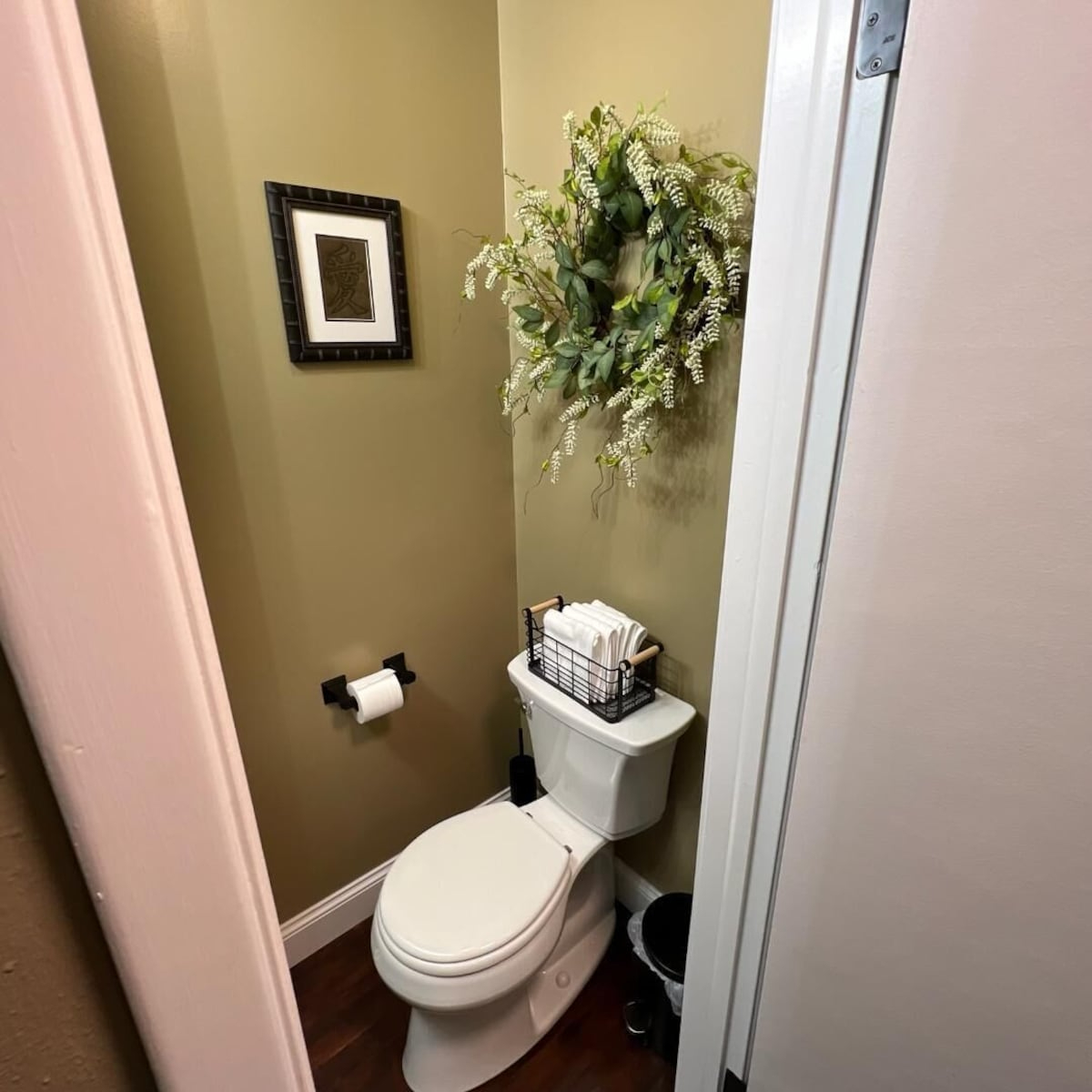 newly remodeled 3 bed, 1.5 bath, den, mountain view townhouse - Photo 5