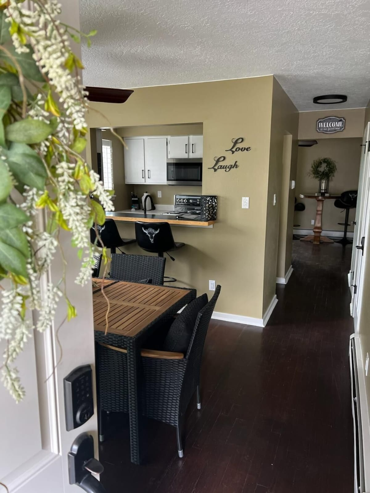 newly remodeled 3 bed, 1.5 bath, den, mountain view townhouse - Photo 8