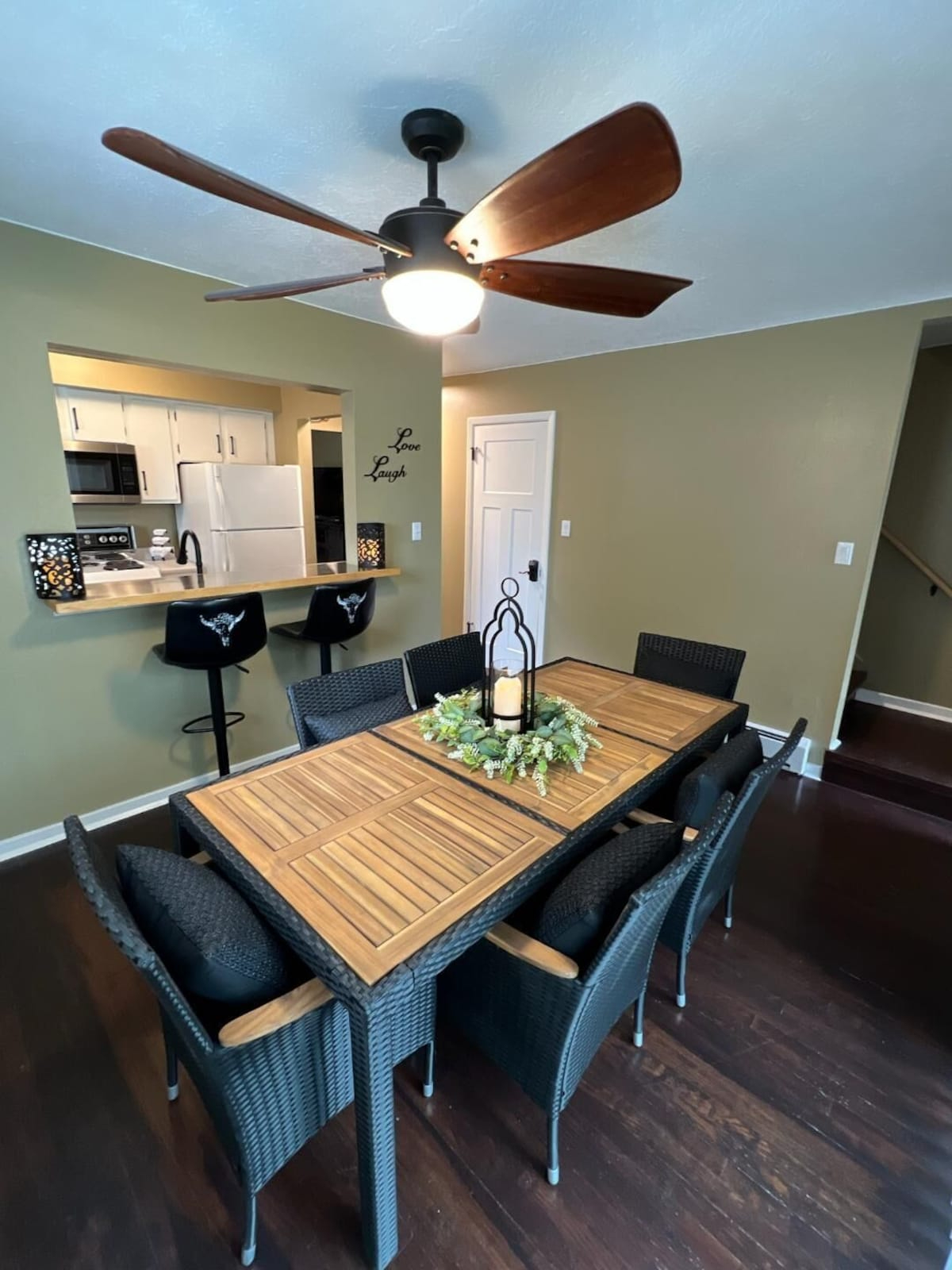 newly remodeled 3 bed, 1.5 bath, den, mountain view townhouse - Photo 9