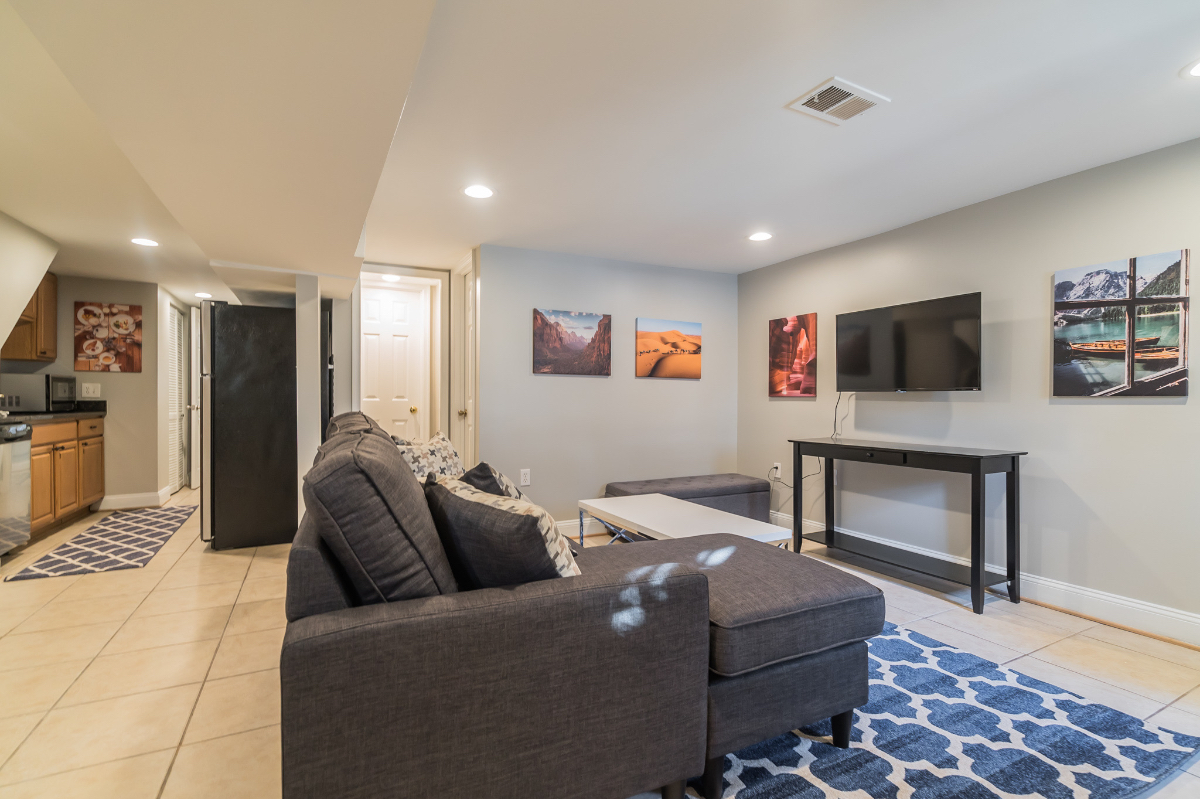 2br English Basement with Private Parking - Photo 3