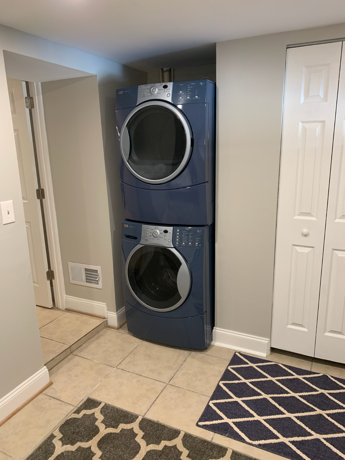 2br English Basement with Private Parking - Photo 4