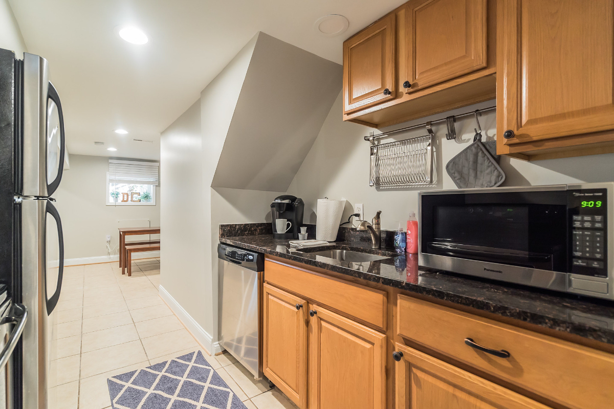2br English Basement with Private Parking - Photo 5