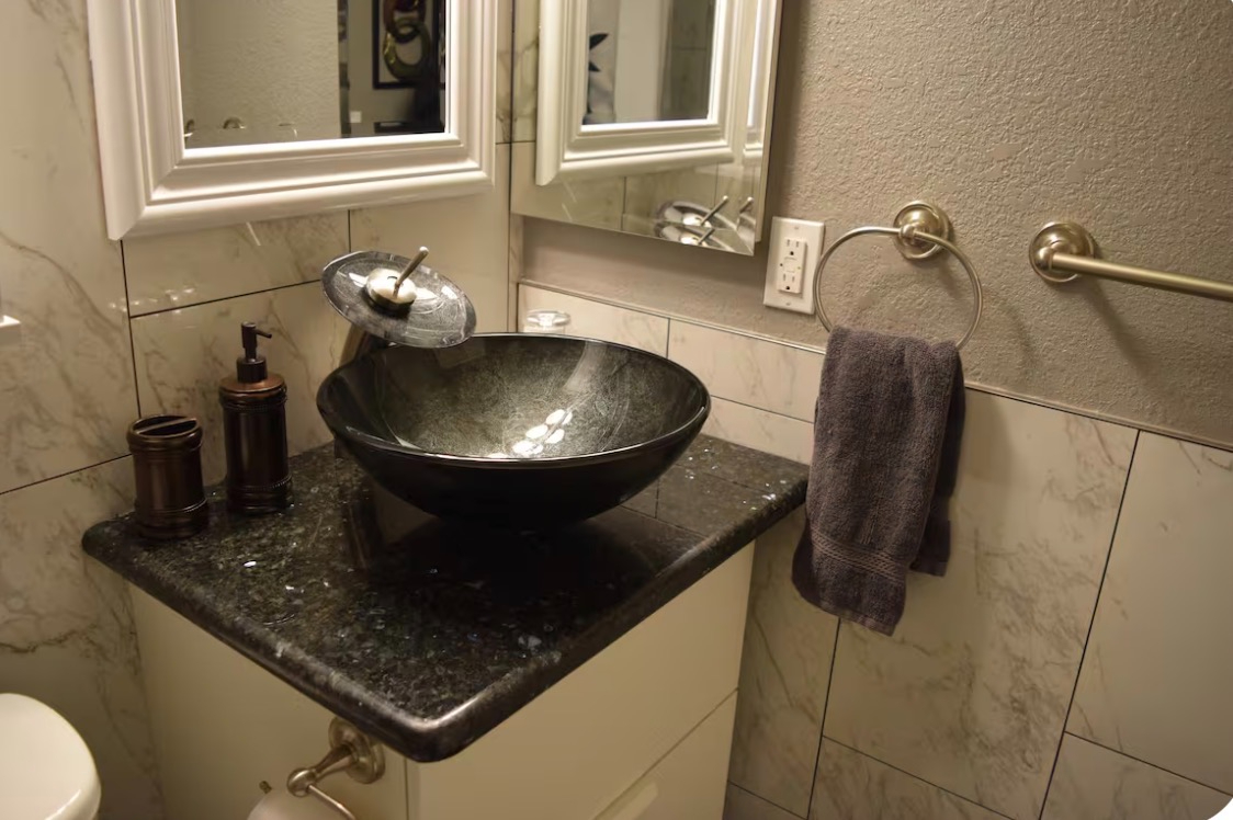Private Room with Shared Bathroom in South San Jose - Photo 2