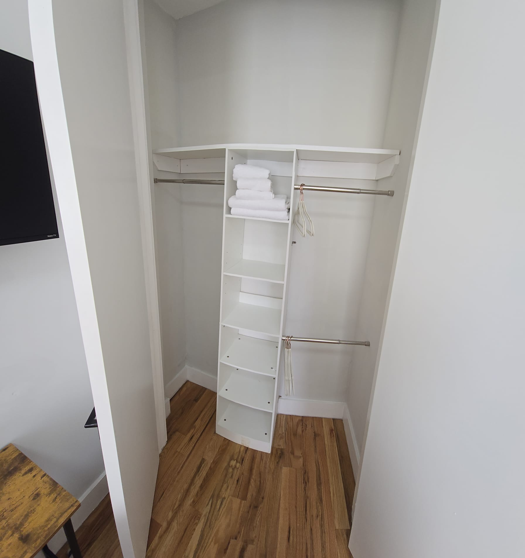 Apt 3 Rm 2 - Private room, Fast Wi-Fi & W/D near Train - Photo 11
