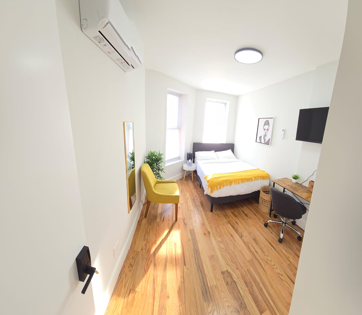 Apt 3 Rm 2 - Private room, Fast Wi-Fi & W/D near Train - Photo 2
