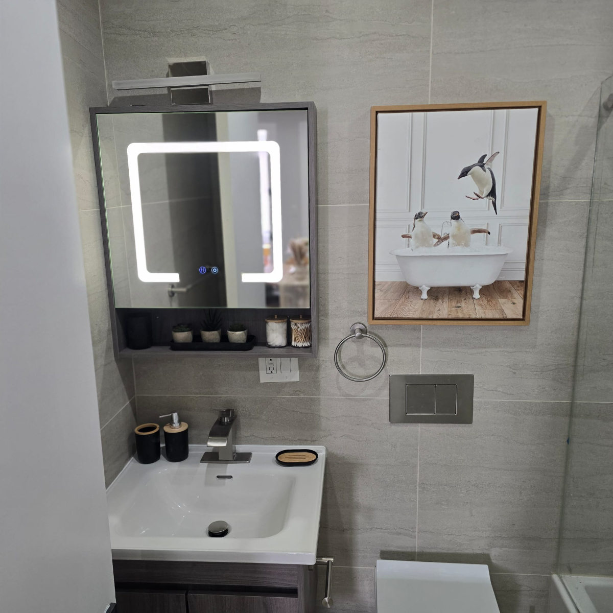 Apt 3 Rm 2 - Private room, Fast Wi-Fi & W/D near Train - Photo 3