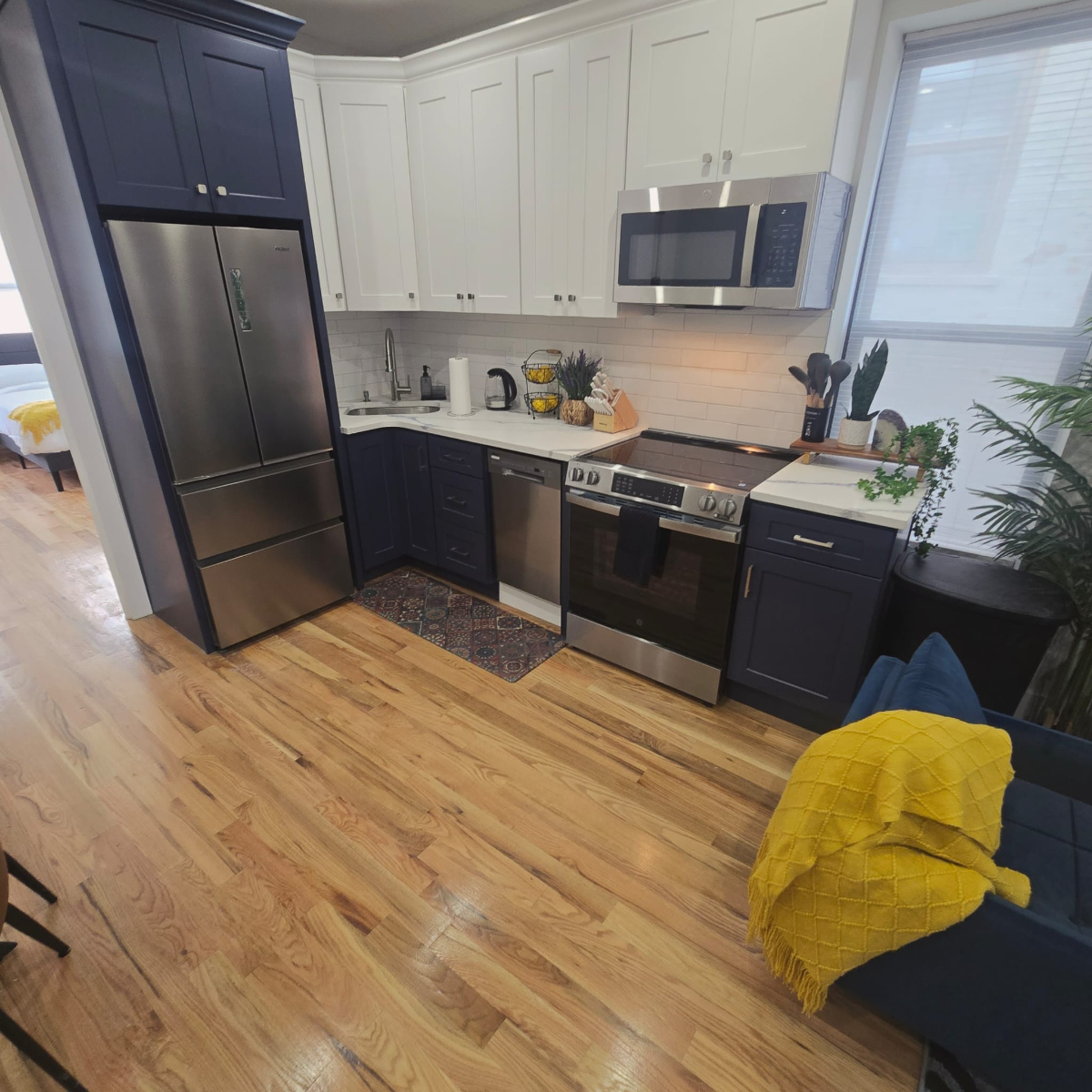 Apt 3 Rm 2 - Private room, Fast Wi-Fi & W/D near Train - Photo 3