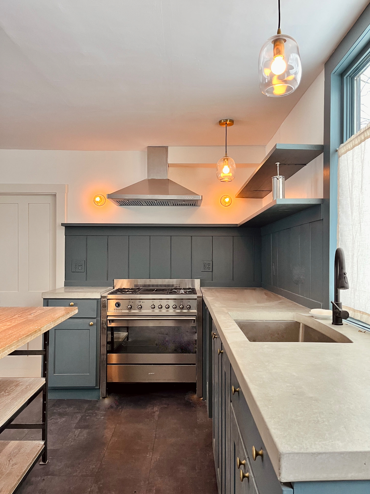 Large sunny newly renovated in-town apartment - Photo 1