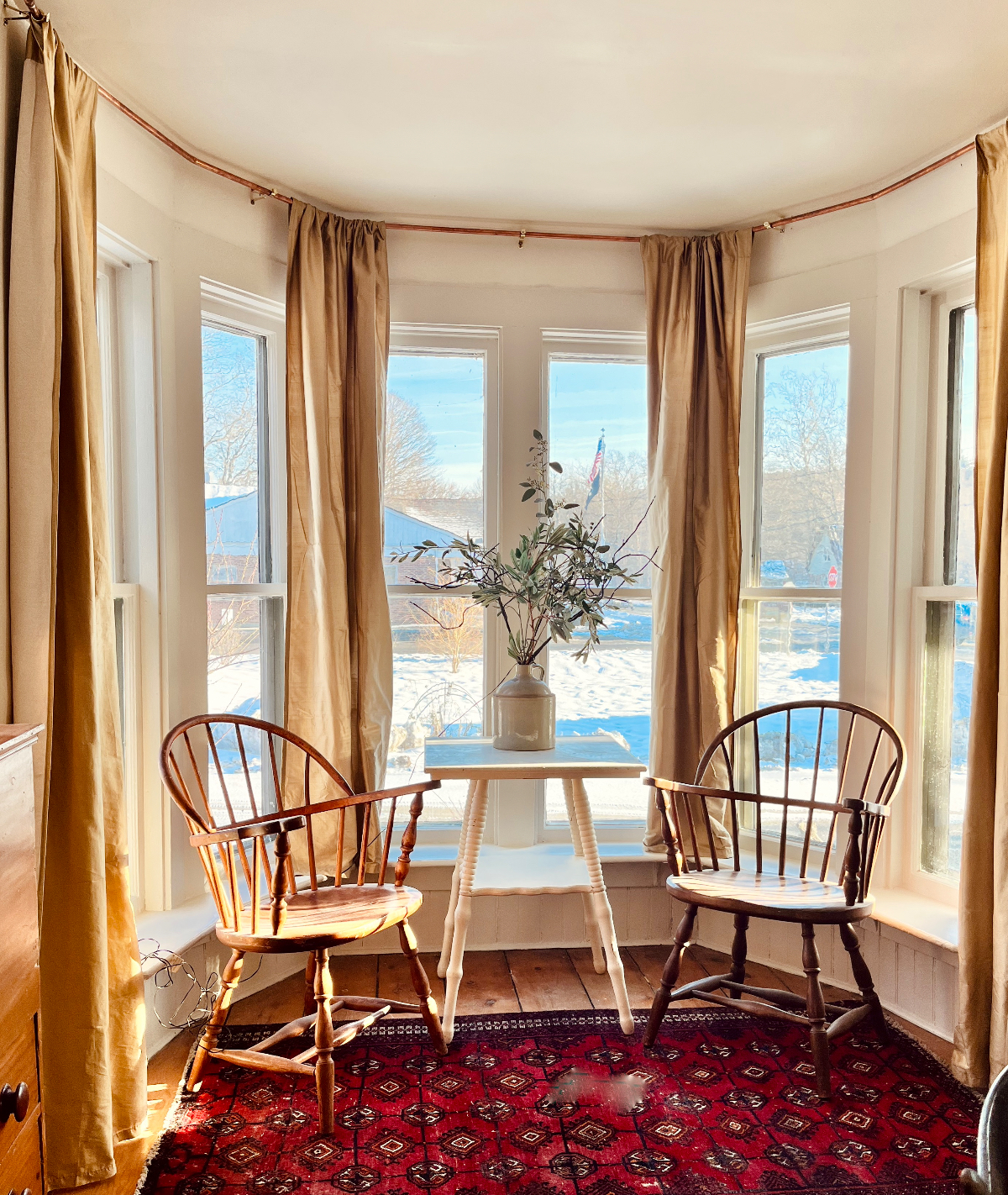 Large sunny newly renovated in-town apartment - Photo 5