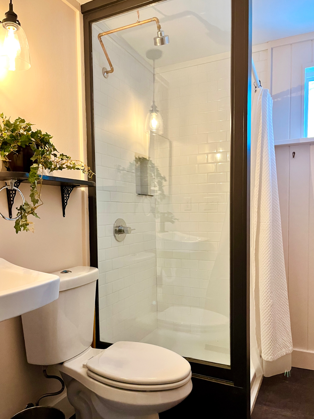 Large sunny newly renovated  in-town apartment - Photo 9