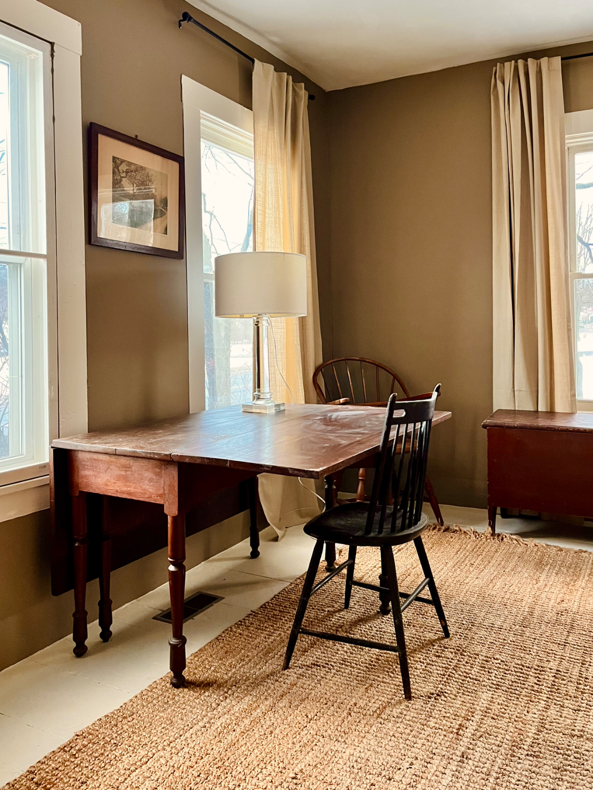 Large sunny newly renovated  in-town apartment - Photo 12