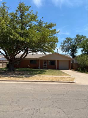 Full 3BR House (Utilities & internet included) - Photo 1