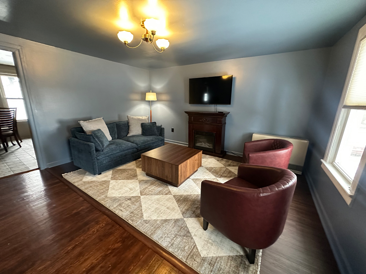 Chic 2BR Mid-Century Escape in Prime Location - Photo 1