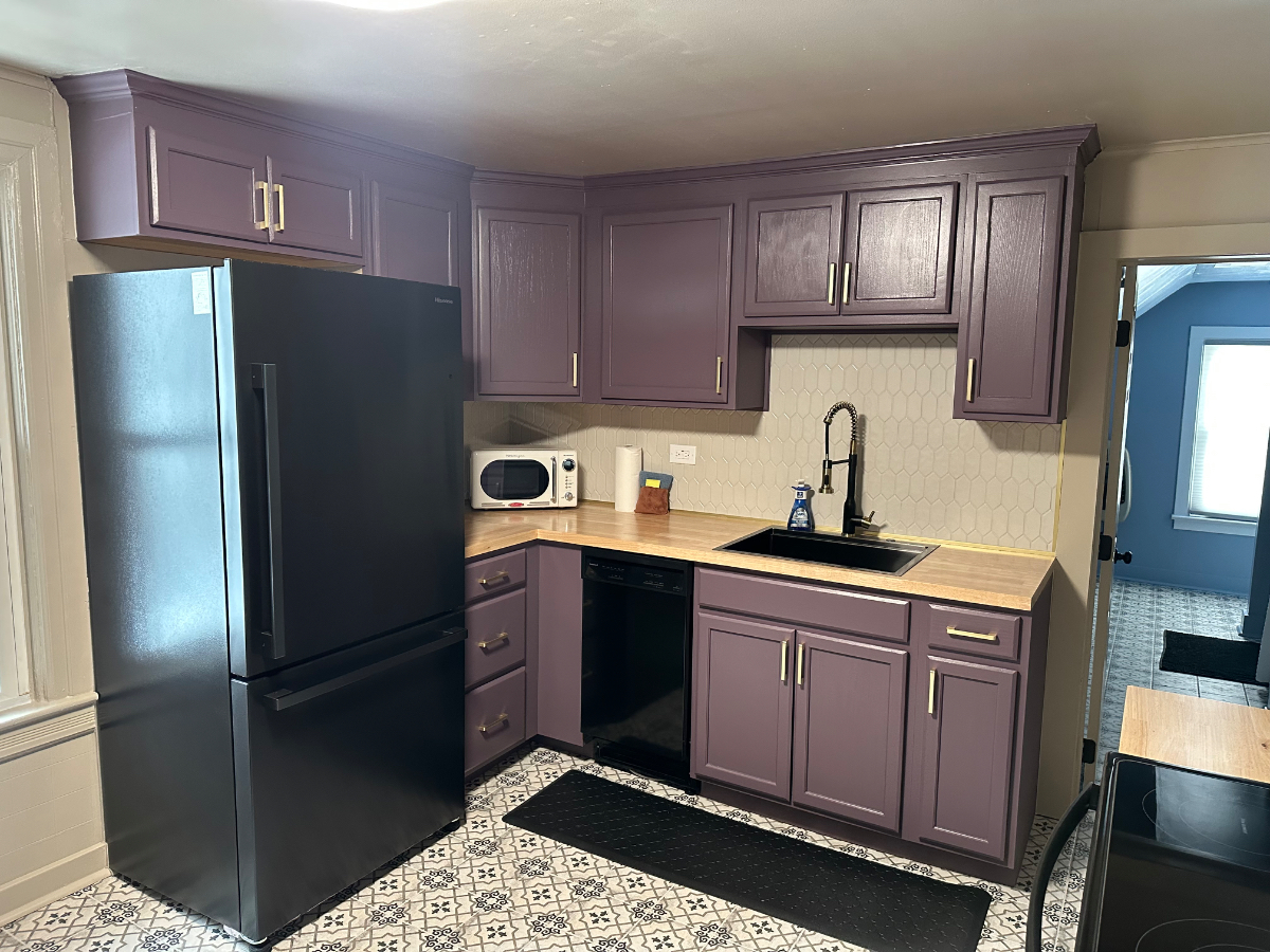 Chic 2BR Mid-Century Escape in Prime Location - Photo 6