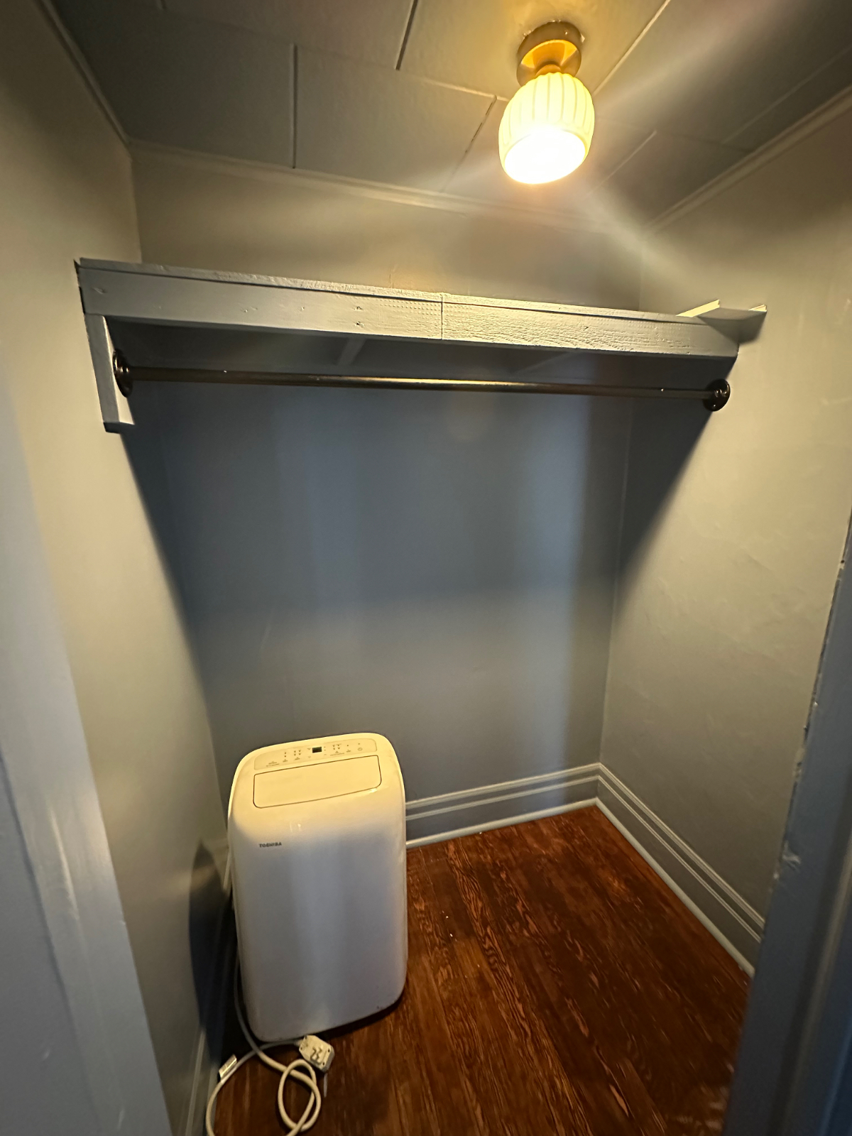 Chic 2BR Mid-Century Escape in Prime Location - Photo 9