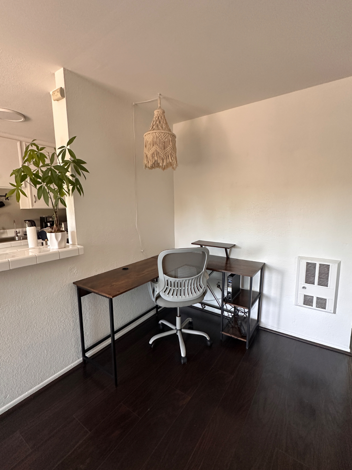 Spacious Airy Comfy 1BR Condo, Centrally Located, Quick access to 94&805 - Photo 6