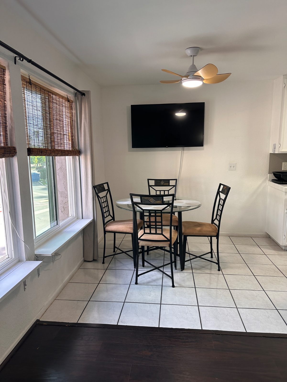 Spacious Airy Comfy 1BR Condo, Centrally Located, Quick access to 94&805 - Photo 5
