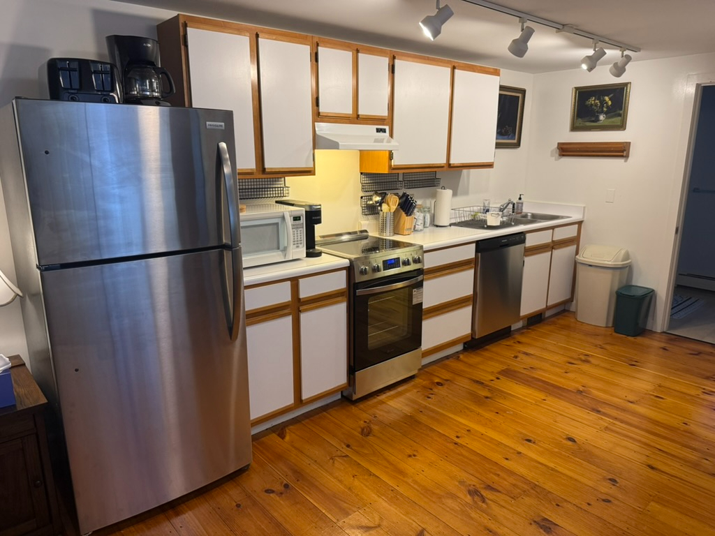 Cozy Fully Furnished 1BR in Ludlow Village Downtown - Photo 4