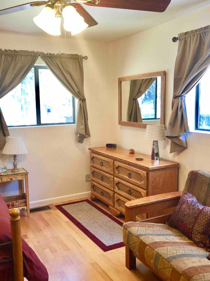 Charming Forest Studio Offering Relaxed Living Just Minutes From Downtown Flagstaff And Major Hospit - Photo 7