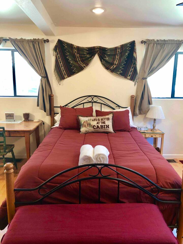 Charming Forest Studio Offering Relaxed Living Just Minutes From Downtown Flagstaff And Major Hospit - Photo 4
