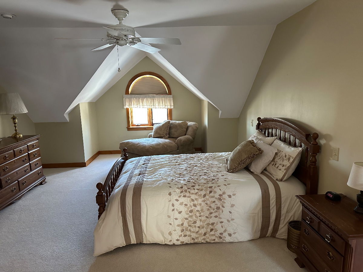 Private Master Bedroom in Shared Home - Photo 3