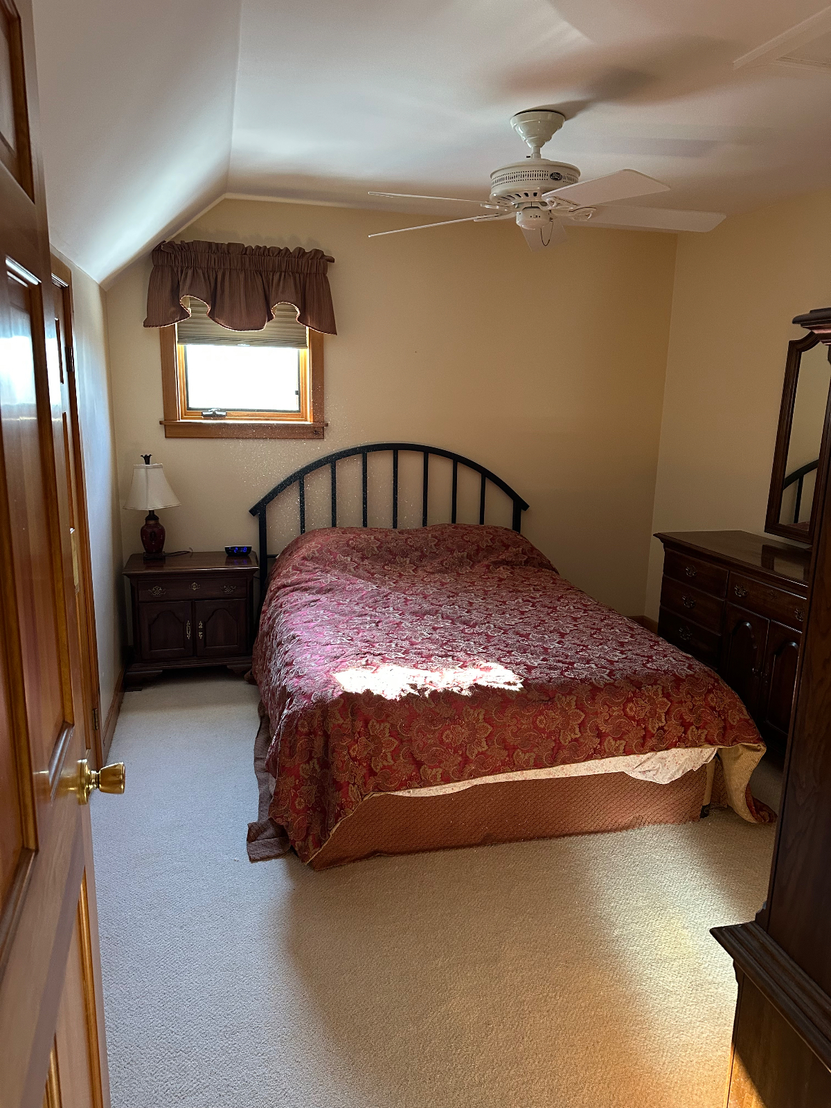 Private Master Bedroom in Shared Home - Photo 4