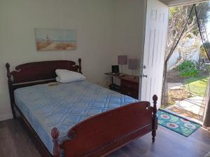 Private Furnished Suite With Separate Entrance Near Hospitals And Transit - Photo 5