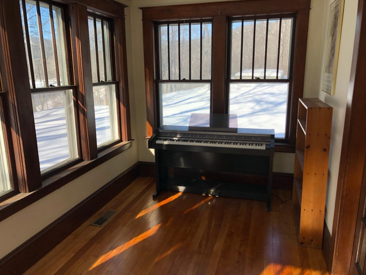 2 Private BedRooms In Charming Home With Scenic River Views Near Major Healthcare And Essentials - Photo 9