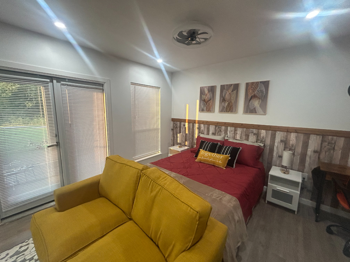Fully Furnished Mid-Term Rental, Quiet, Comfortable & Move-In Ready - Photo 4