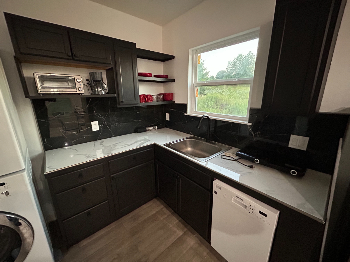 Fully Furnished Mid-Term Rental, Quiet, Comfortable & Move-In Ready - Photo 6
