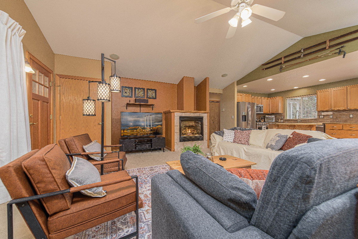 NW Bend Home, 2 Bedrooms and Home Office, near COCC walking trails. - Photo 4